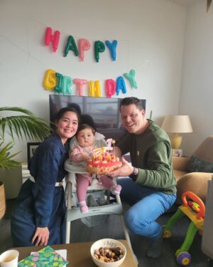Gracia Indri Instagram - Ini foto tahun lalu pas Nova ulangtahun yg ke 1
.
Baru sadar karena gak ada post apa2 pas ulangtahun Nova tahun lalu
.
Mellow karena sebentar lagi Nova 2 tahun
Kue ulangtahun nya Nova itu buatan Opa nya Nova (tradisi keluarga) dan Opa juga bakal bikinin kue ulangtahun tahun ini