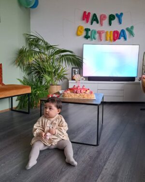 Gracia Indri Instagram - Ini foto tahun lalu pas Nova ulangtahun yg ke 1
.
Baru sadar karena gak ada post apa2 pas ulangtahun Nova tahun lalu
.
Mellow karena sebentar lagi Nova 2 tahun
Kue ulangtahun nya Nova itu buatan Opa nya Nova (tradisi keluarga) dan Opa juga bakal bikinin kue ulangtahun tahun ini