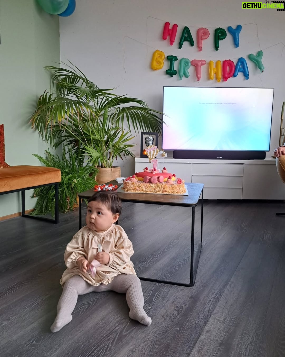 Gracia Indri - 33.8K Likes - Ini foto tahun lalu pas Nova ulangtahun yg ke 1 
.
Baru sadar karena gak ada post apa2 pas ulangtahun Nova tahun lalu
 .
Mellow karena sebentar lagi Nova 2 tahun 
Kue ulangtahun nya Nova itu buatan Opa nya Nova (tradisi keluarga) dan Opa juga bakal bikinin kue ulangtahun tahun ini
