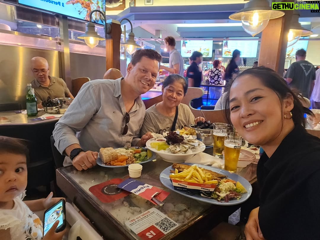 Gracia Indri - 58.6K Likes - Sebelum mata nya bengkak karena nangis
.
Makasih ibu buat semua semuanya
Makasih masih dengan sabar sampe detik ini direpotin terus
Makasih udh jagain Nova full 24 jam selama disini (karena aku sama Jeffrey urus pindahan)
.
Gak bisa dibales satu2 ya bu
Cuma mau ibu sehat jd bisa kesini terus
Doain kita banyak rejeki dan sehat terus ya
We love you❤️