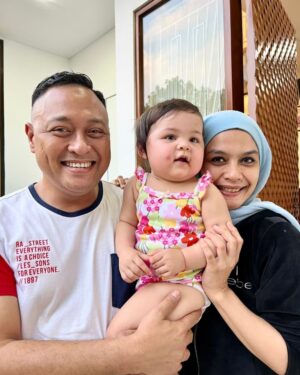 Gracia Indri Instagram - Yang dulu hampir setiap hari kerja bareng keliling Indonesia, terus gw pindah Belanda , terus tiap hari dari sebelum pulang ke Indonesia udh di iming2in jengkol, ayam goreng sama peda ... ahhh makasih banyak pak Bos @bemby_putuanda , bunda @lia.putuanda .. mendarat Indonesia langsung besokannya meluncur.. kangennnn banget ...❤️
Sampe ketemu di Liburan selanjutnya ....