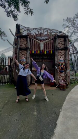 Gracia Indri Instagram - ⨠@royalsafari_garden ⨠pastinya tempat tujuan kalau keluarga kita mau nginap di puncak..
Setelah sekian lama gak pulang dari Kanada dan kaka dari Belanda, Royal Safari Garden banyak loooh showcases baru yang tahun2 sebelumnya belum ada..
Dine with giraffes š¦ salah satunyaā¦
Buat kalian yang pingin staycation aku saranin siih ke Royal Safari Garden.. gak perlu kemana2 lagi udah banyak banget juga aktivitas nya..
Feeding animals ada ā
Dine with animals adaā
Taman bermain adaā
Yang suka olahraga2 sedikit adaā
Duuhh lengkap deh.. kalau kalian kesana share ya di bawah gimana pengalaman kalian š«¶
Thank you @royalsafari_garden for having us š„°
#vacation #royalsafari #royalsafarigarden