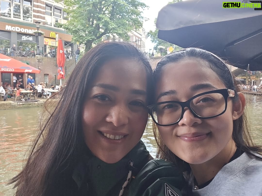 Gracia Indri - 25.1K Likes - Tetiba aku rindu
.
Rindu di beliin skin care Korea 2 kantong
Rindu di jajanin makan
Rindu dipaksa beli sepatu
Rindu di beliin tiket ke Disneyland
Rindu .....
 .
Baru tau loh ternyata morotin ade sendiri tuh nagih ya 
.
Hahhahha ❤️ u de @giselacindy12