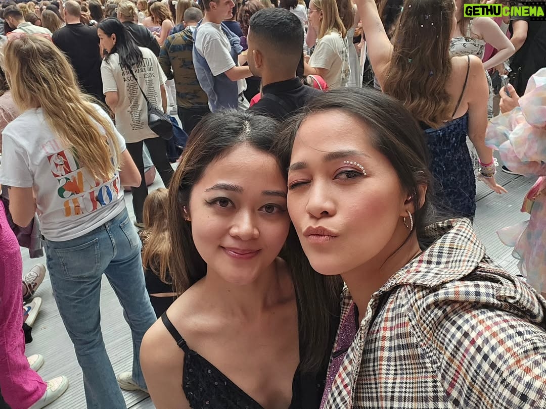 Gracia Indri - 25.1K Likes - Tetiba aku rindu
.
Rindu di beliin skin care Korea 2 kantong
Rindu di jajanin makan
Rindu dipaksa beli sepatu
Rindu di beliin tiket ke Disneyland
Rindu .....
 .
Baru tau loh ternyata morotin ade sendiri tuh nagih ya 
.
Hahhahha ❤️ u de @giselacindy12