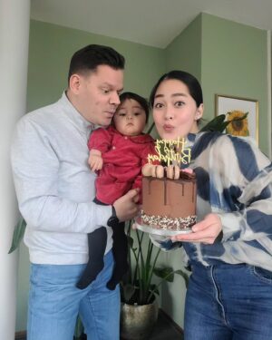 Gracia Indri Instagram - Halo 34 Tahun!!
.
Terimakasih Tuhan buat semua nya yg gak bisa disebutin satu2
.
Terimakasih ade @giselacindy12 and @jamesnguyen.realtor buat kue ulangtahun yang super cantik dan enak. Btw kadonya langsung aku pake loh de hihi makasih ya
Makasih juga ibu kado2nya❤️
Keluarga suami yang juga gk kalah sweet sama kado2nya
.
Makasih suami yang hari ini kasih kado quality time berdua dari nonton sama makan Japanese food yang super enak sampe2 nyerah gak sanggup lagi perutnya
.
Makasih buat keluarga, Sahabat dan followers utk ucapan dan doanya.. diaminin semuanya
