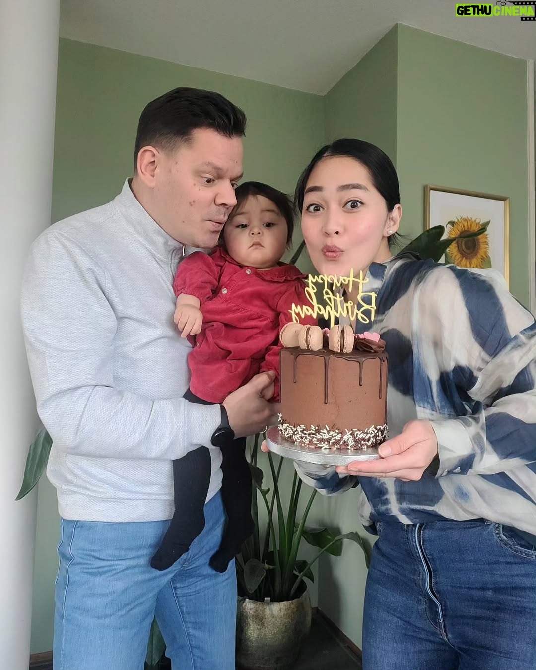 Gracia Indri - 34.6K Likes - Halo 34 Tahun!!
.
Terimakasih Tuhan buat semua nya yg gak bisa disebutin satu2 
.
Terimakasih ade @giselacindy12 and @jamesnguyen.realtor buat kue ulangtahun yang super cantik dan enak. Btw kadonya langsung aku pake loh de hihi makasih ya
Makasih juga ibu kado2nya❤️
Keluarga suami yang juga gk kalah sweet sama kado2nya
.
Makasih suami yang hari ini kasih kado quality time berdua dari nonton sama makan Japanese food yang super enak sampe2 nyerah gak sanggup lagi perutnya 
.
Makasih buat keluarga, Sahabat dan followers utk ucapan dan doanya.. diaminin semuanya