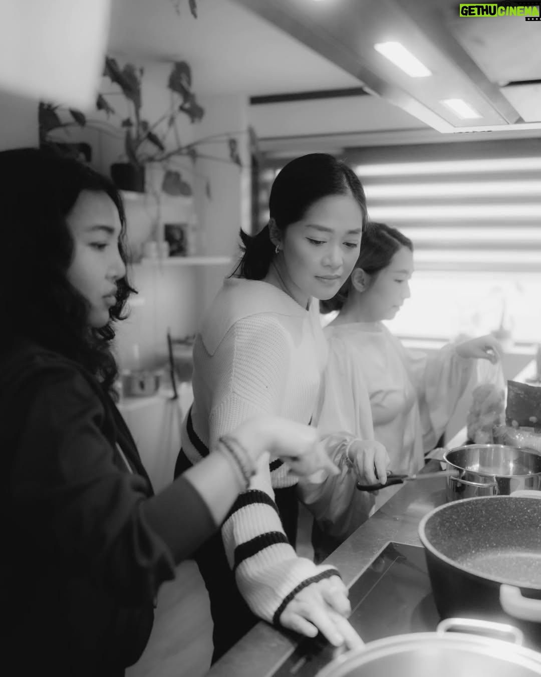 Gracia Indri - 25.4K Likes - Nova 2 tahun 
 .
Makasih nak udah hadir di tengah2 papa mama dan keluarga . Terus jadi terang ya 
Banyak sehat, banyak bahagia ya nak
.
Terimakasih semuanya yang udah hadir 
20% anak2 
80% keluarga,  dan sahabat emak bapaknya hahha
.
Kue ulangtahun nya spesial buatan Opa nya Nova
.
Makasih juga @iam_wills buat foto2nya