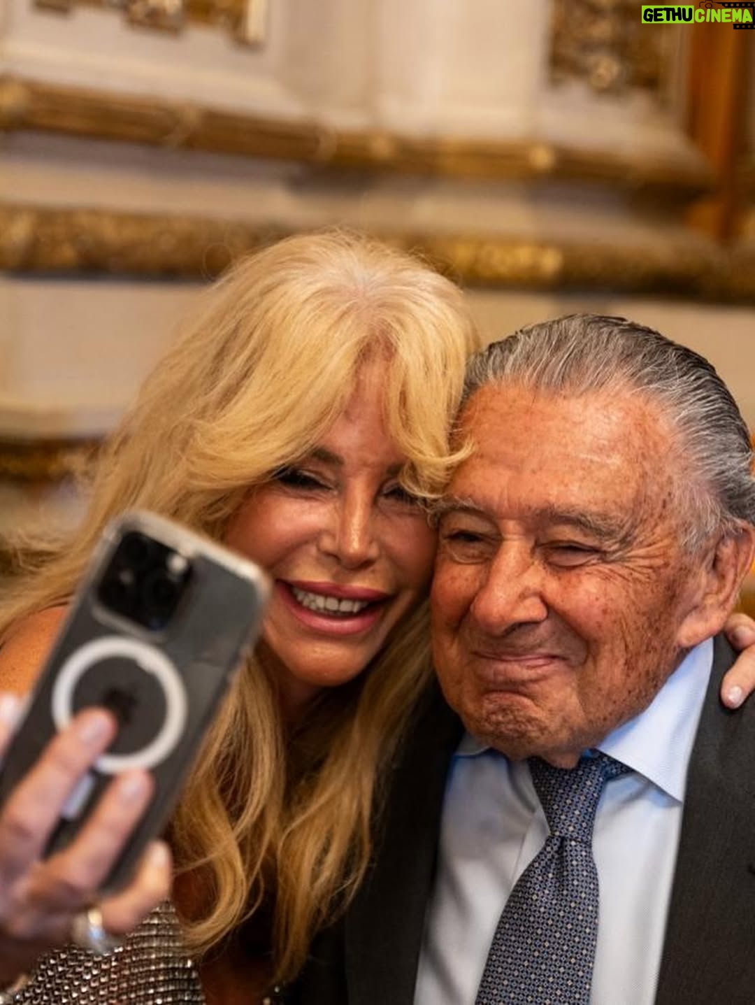 Graciela Alfano - 43.5K Likes - 💎Es un Verdadero VESTIDO ASESINO!
Gracias a mi amiga Eli que me lo regaló
Imposible no convertirme en el centro de todas las miradas

💎Pensando seriamente en contar los macarrones de ahora en más! Jajaja
