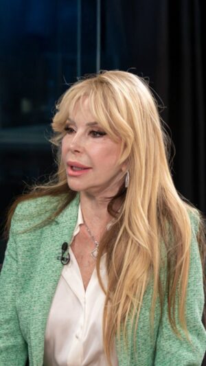Graciela Alfano Instagram - GRACIELA ALFANO: “DESPUÉS DE LA SÉPTIMA DÉCADA, DESCUBRÍS EL SEXO PURO”
Hoy tiene 72 años y presume de una carrera prolífica en el espectáculo argentino en su rol de femme fatale, pero no siempre fue así. “Tuve una historia sexual muy complicada porque fui abusada en la infancia”, dice y se describe como “frígida” en su adolescencia. Su relación con el cáncer, sus momentos íntimos con Menem, por qué le pidió perdón a sus hijos y el recuerdo de una noche larga con Maradona, Charly García y Joaquín Sabina.
📲 La nota completa por Tatiana Schapiro en el link de la bio.