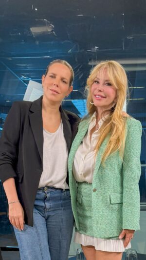 Graciela Alfano Instagram - GRACIELA ALFANO: “ENTENDER QUE LA MUERTE ES ALGO REAL, CONCRETO, HACE QUE VALORES MUCHO MÁS TU VIDA”
Hoy tiene 72 años y presume de una carrera prolífica en el espectáculo argentino en su rol de femme fatale, pero no siempre fue así. “Tuve una historia sexual muy complicada porque fui abusada en la infancia”, dice y se describe como “frígida” en su adolescencia. Su relación con el cáncer, sus momentos íntimos con Menem, por qué le pidió perdón a sus hijos y el recuerdo de una noche larga con Maradona, Charly García y Joaquín Sabina.
📲 La nota completa por Tatiana Schapiro en el link de la bio.
