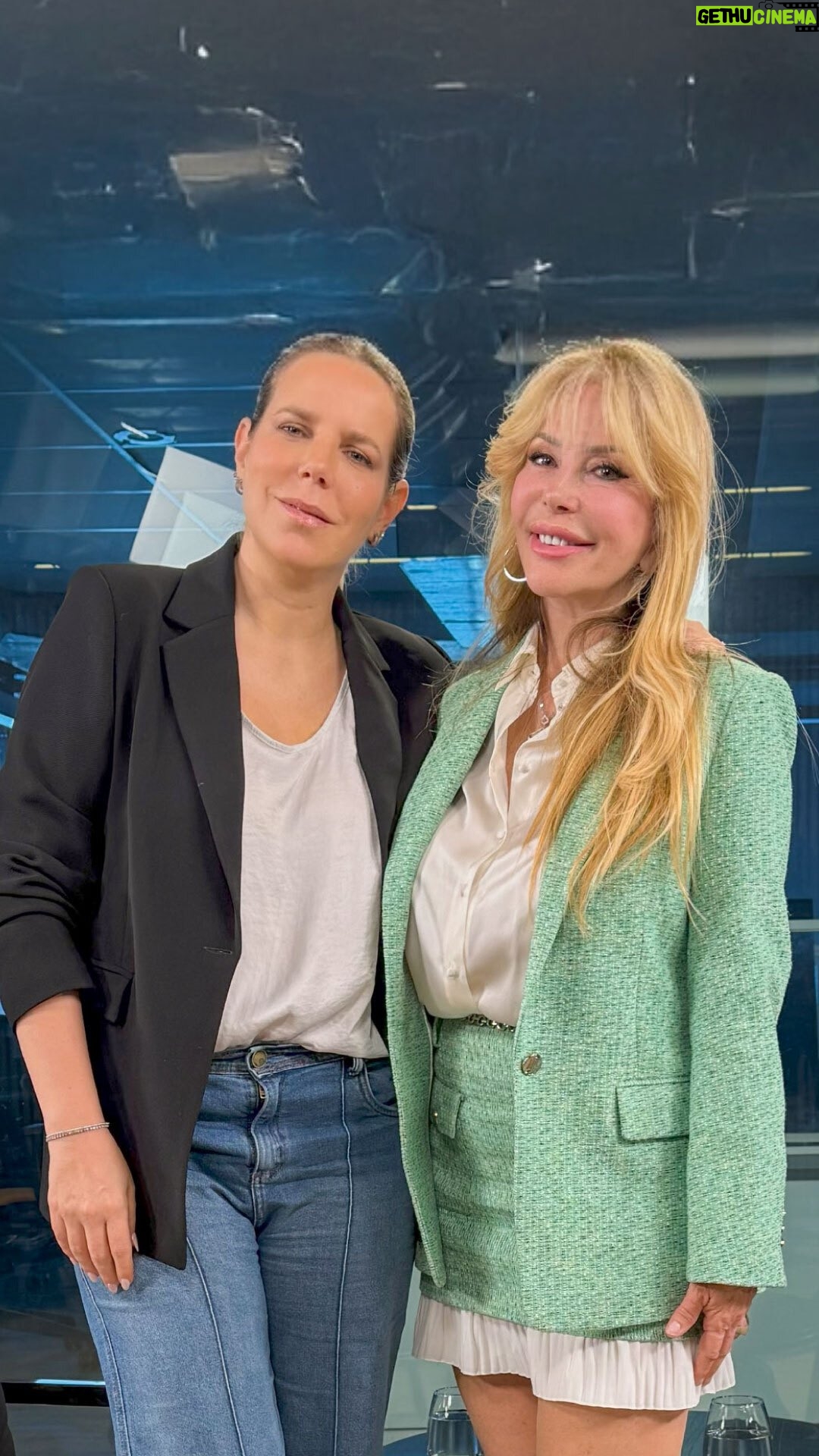 Graciela Alfano - 32.7K Likes - GRACIELA ALFANO: “ENTENDER QUE LA MUERTE ES ALGO REAL, CONCRETO, HACE QUE VALORES MUCHO MÁS TU VIDA”
Hoy tiene 72 años y presume de una carrera prolífica en el espectáculo argentino en su rol de femme fatale, pero no siempre fue así. “Tuve una historia sexual muy complicada porque fui abusada en la infancia”, dice y se describe como “frígida” en su adolescencia. Su relación con el cáncer, sus momentos íntimos con Menem, por qué le pidió perdón a sus hijos y el recuerdo de una noche larga con Maradona, Charly García y Joaquín Sabina.

📲 La nota completa por Tatiana Schapiro en el link de la bio.