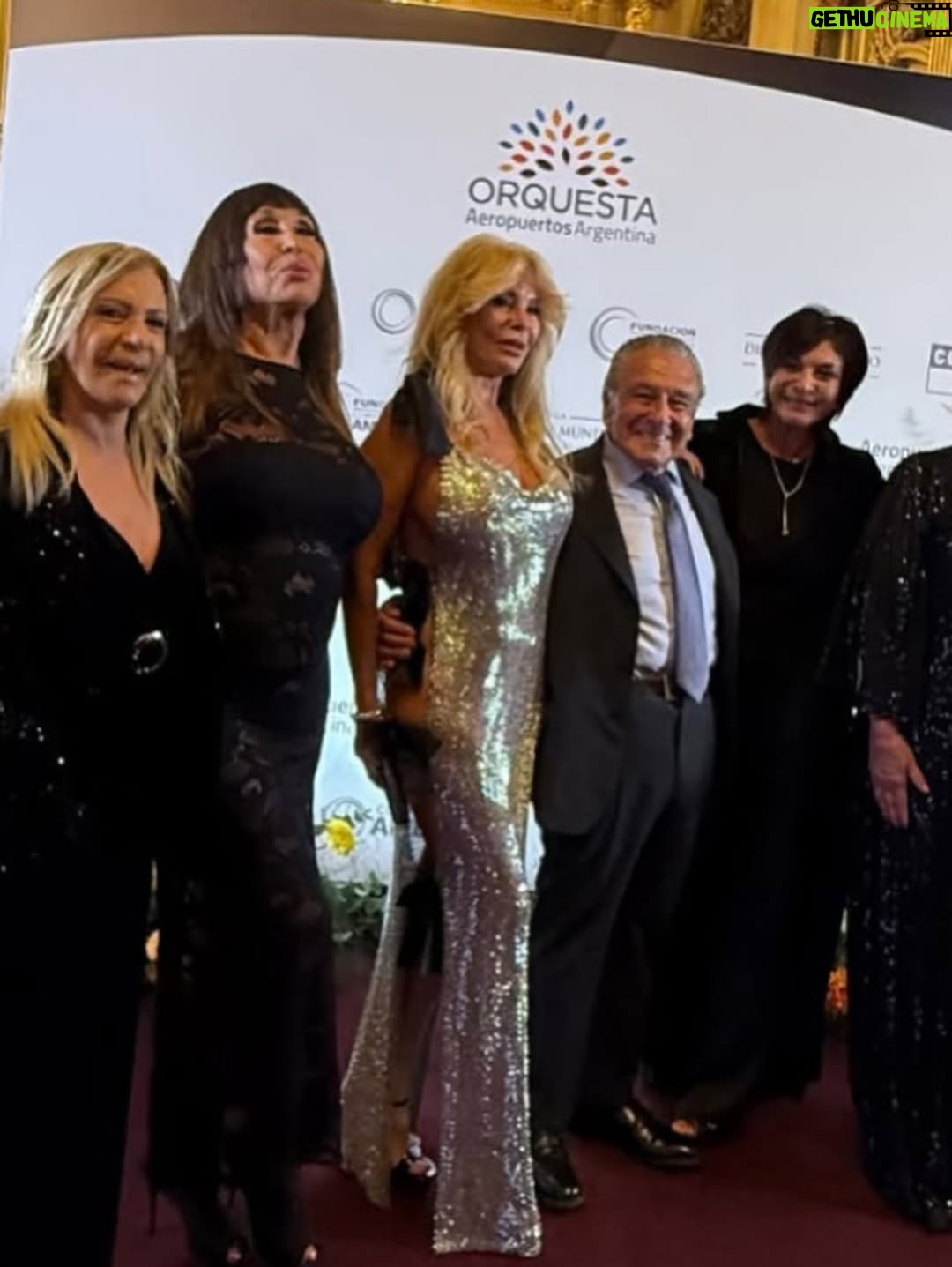 Graciela Alfano - 43.5K Likes - 💎Es un Verdadero VESTIDO ASESINO!
Gracias a mi amiga Eli que me lo regaló
Imposible no convertirme en el centro de todas las miradas

💎Pensando seriamente en contar los macarrones de ahora en más! Jajaja