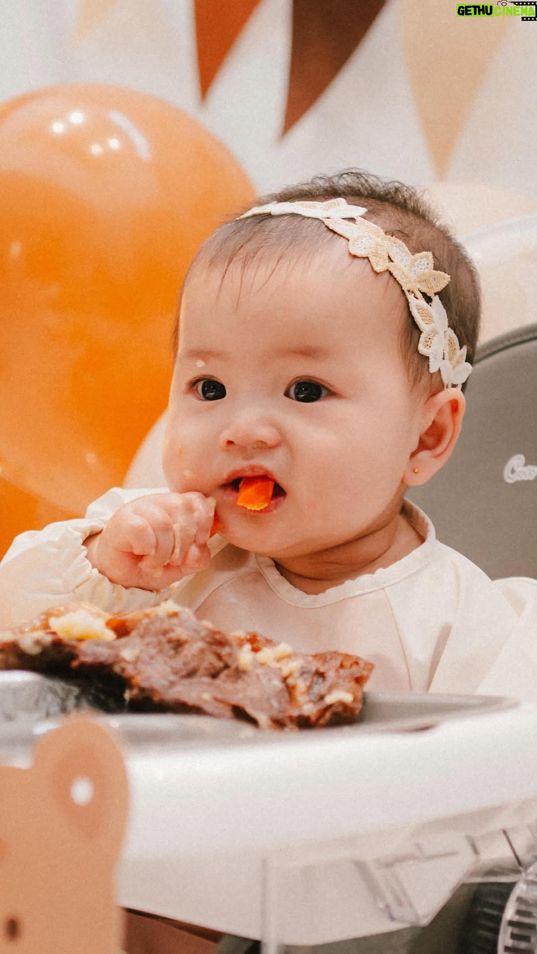 Gritte Agatha - 22.9K Likes - Our baby girl is 6 months old and officially entering the world of solid food. 

Aku dan Arif sepakat mencoba metode Baby Led Weaning (BLW) untuk Agatha. 
Alasanya, karena sejalan dengan tujuan kami untuk Agatha yaitu kemandirian dan bisa membuat keputusan sendiri dengan tanggung jawab. 

It’s not about how much she eats,
but how much she learns along the way.