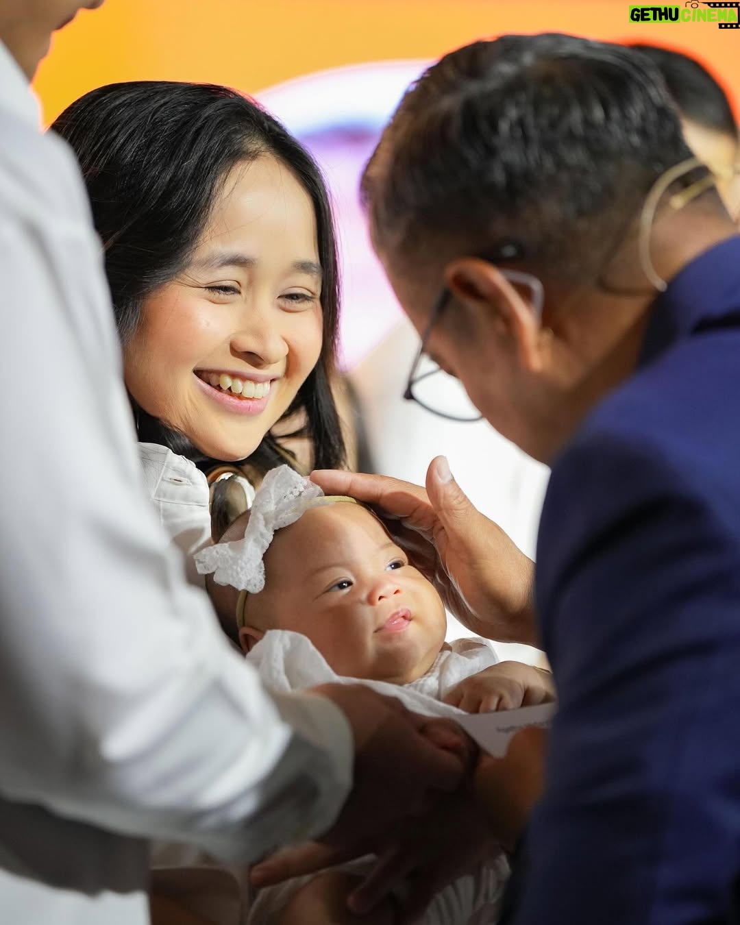 Gritte Agatha - 69.3K Likes - Hari yang penuh sukacita saat kami menyerahkan berkat terindah ini ke dalam tangan Tuhan. Kiranya hidupnya selalu dipenuhi cinta, iman, dan anugerah-Nya. 🙏❤️

‘Anak-anak adalah pemberian dari Tuhan; mereka adalah upah yang diberikan-Nya.’ (Mazmur 127:3)