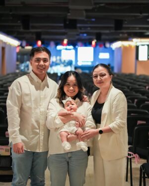 Gritte Agatha Instagram - Hari yang penuh sukacita saat kami menyerahkan berkat terindah ini ke dalam tangan Tuhan. Kiranya hidupnya selalu dipenuhi cinta, iman, dan anugerah-Nya. šā¤ļø
āAnak-anak adalah pemberian dari Tuhan; mereka adalah upah yang diberikan-Nya.ā (Mazmur 127:3)
