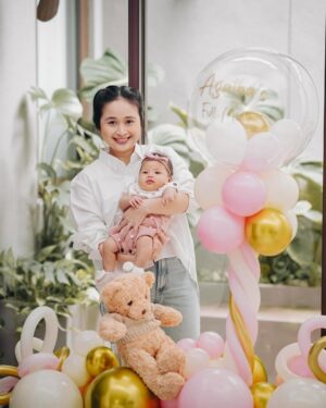 Gritte Agatha Instagram - Agatha's full month dan botakin rambut biar ademmmm