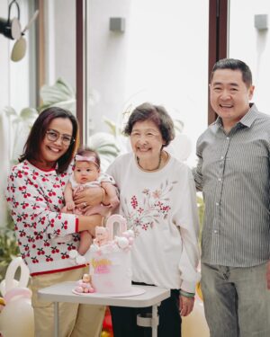 Gritte Agatha Instagram - Agatha's full month dan botakin rambut biar ademmmm