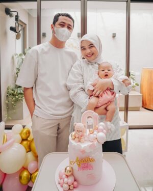 Gritte Agatha Instagram - Agatha's full month dan botakin rambut biar ademmmm
