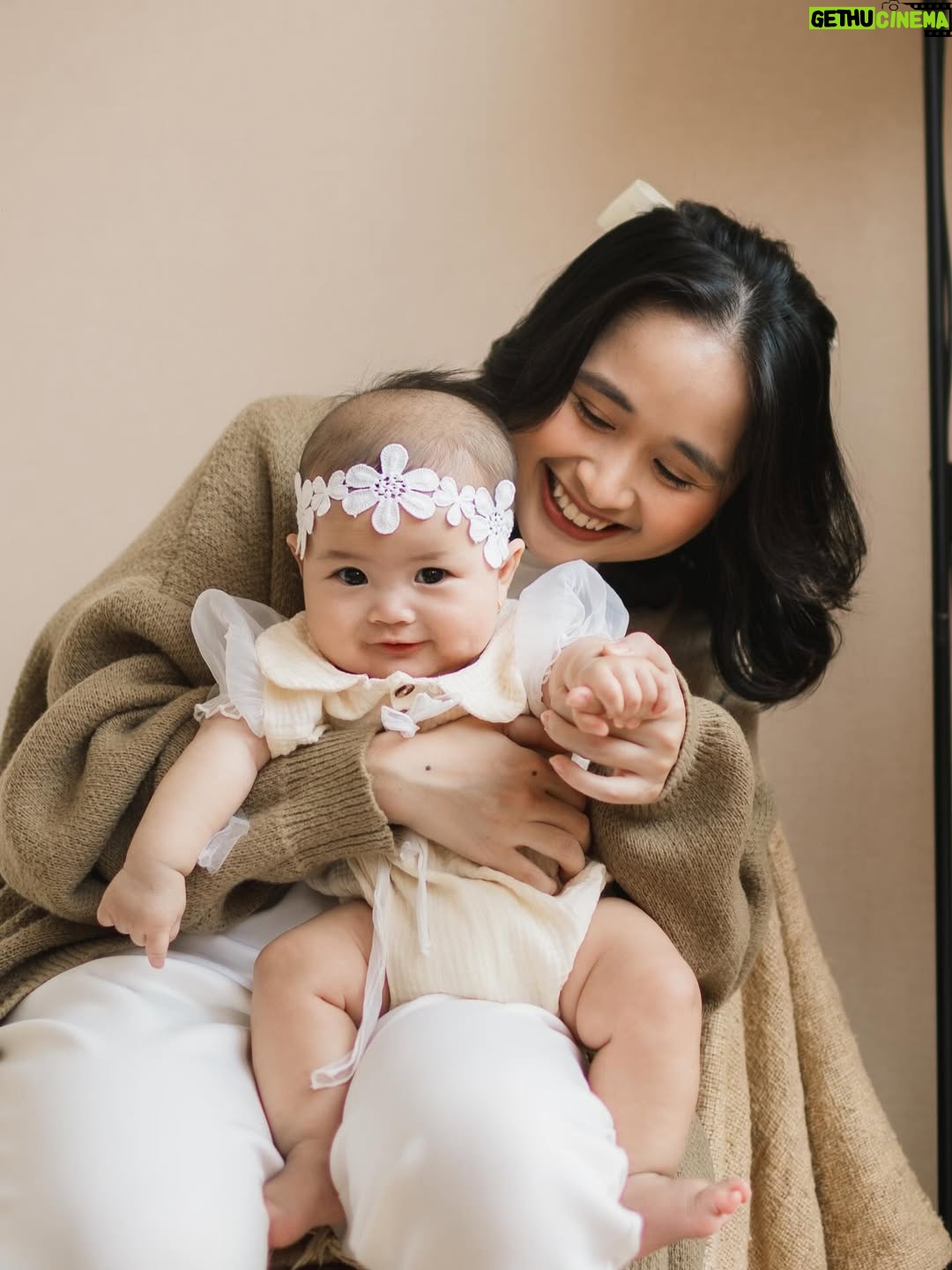 Gritte Agatha - 45K Likes - Dipeluk cinta, dibalut bahagia 

📸 @byvito.voto 
Stylist ate @darabsyarina 🫶