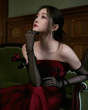 Guan Xiaotong Instagram - 🖤❤️ @zuhairmuradofficial @zuhairmuradprivate
It’s Magic and 🥰