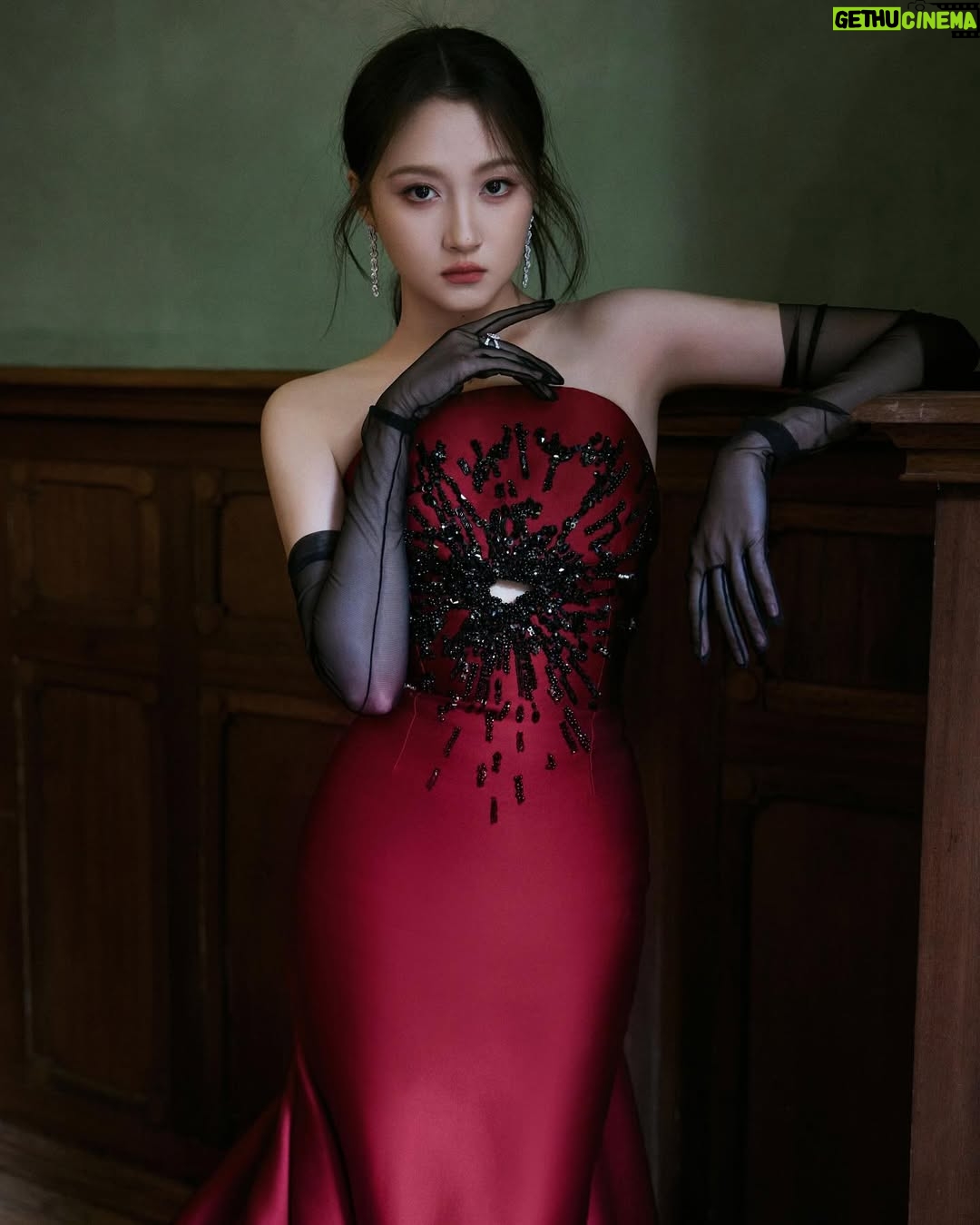 Guan Xiaotong - 22.4K Likes - 🖤❤️ @zuhairmuradofficial @zuhairmuradprivate 
It’s Magic and 🥰