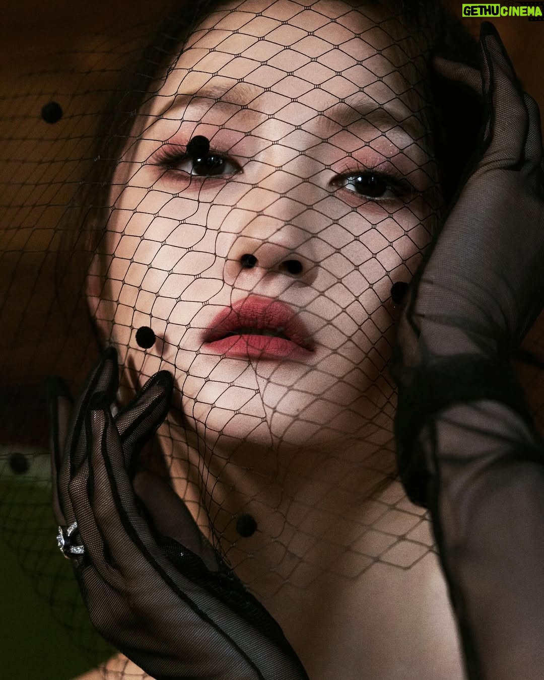 Guan Xiaotong - 22.4K Likes - 🖤❤️ @zuhairmuradofficial @zuhairmuradprivate 
It’s Magic and 🥰