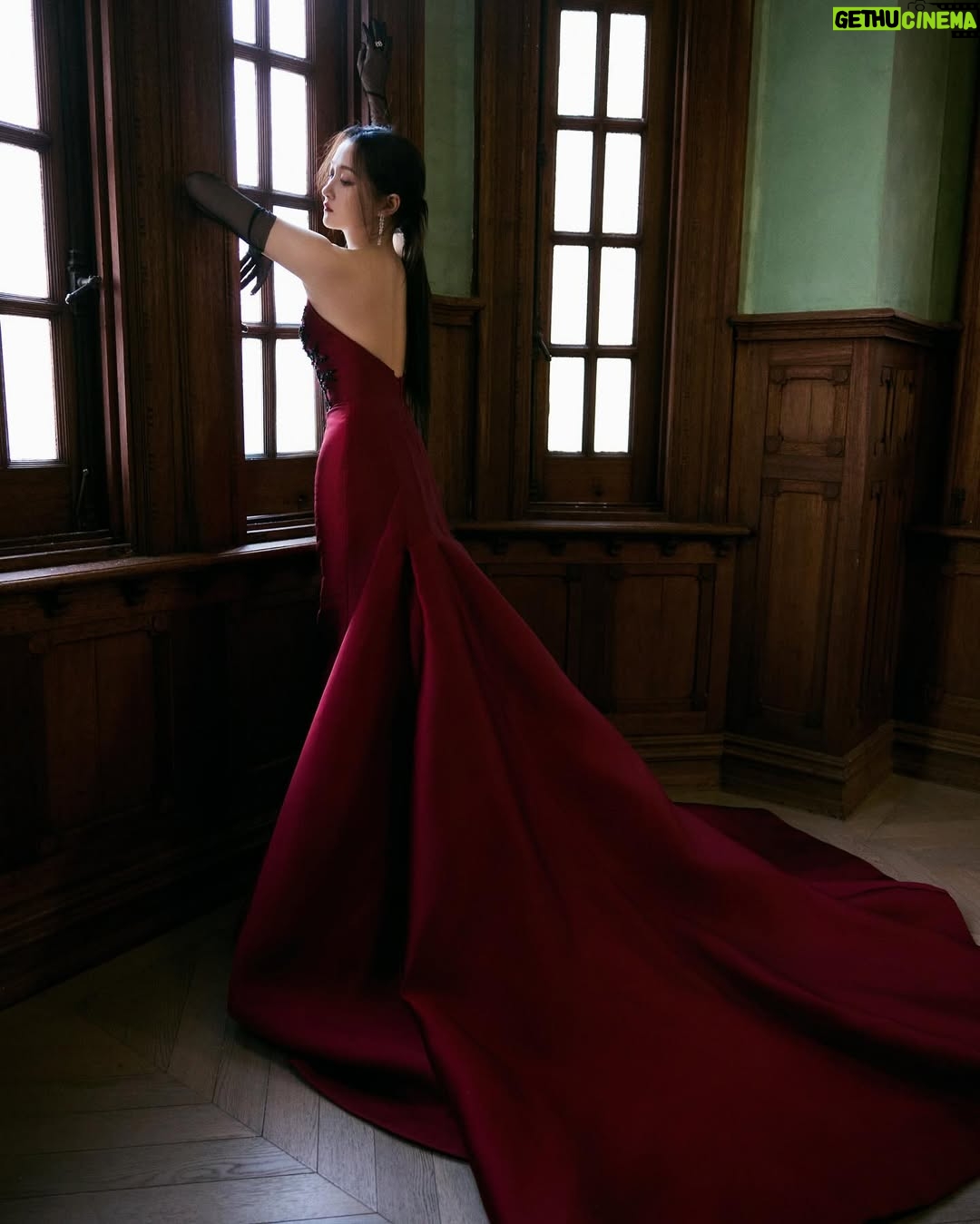 Guan Xiaotong - 22.4K Likes - 🖤❤️ @zuhairmuradofficial @zuhairmuradprivate 
It’s Magic and 🥰