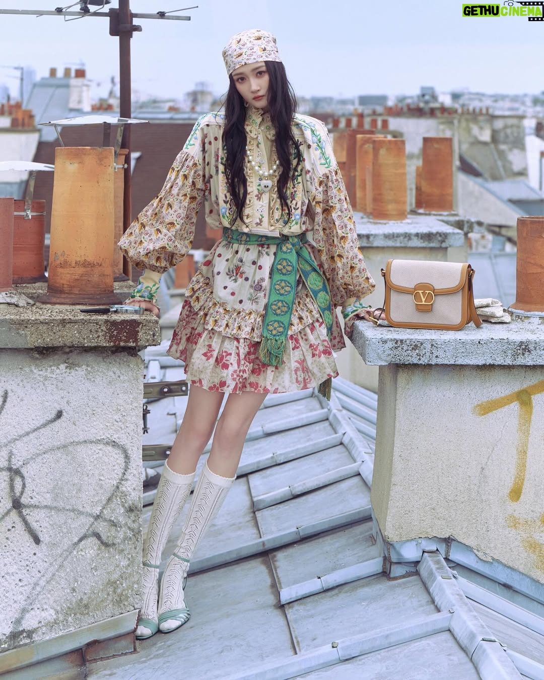 Guan Xiaotong - 17.8K Likes - #PavillonDesFolies 
🥳🥳🥳 @maisonvalentino ～@alessandro_michele～
💛🧡🩷🩵💙🤍🩶💚❤️💜✌🏻