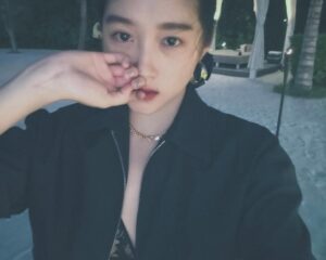Guan Xiaotong Instagram - 出海归来~紫外线会告诉你 哪块皮肤没好好涂防晒的…🫠
浮潜的视频等我剪辑一下啊
