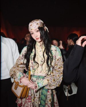 Guan Xiaotong Instagram - #PavillonDesFolies
🥳🥳🥳 @maisonvalentino ~@alessandro_michele~
💛🧡🩷🩵💙🤍🩶💚❤️💜✌🏻