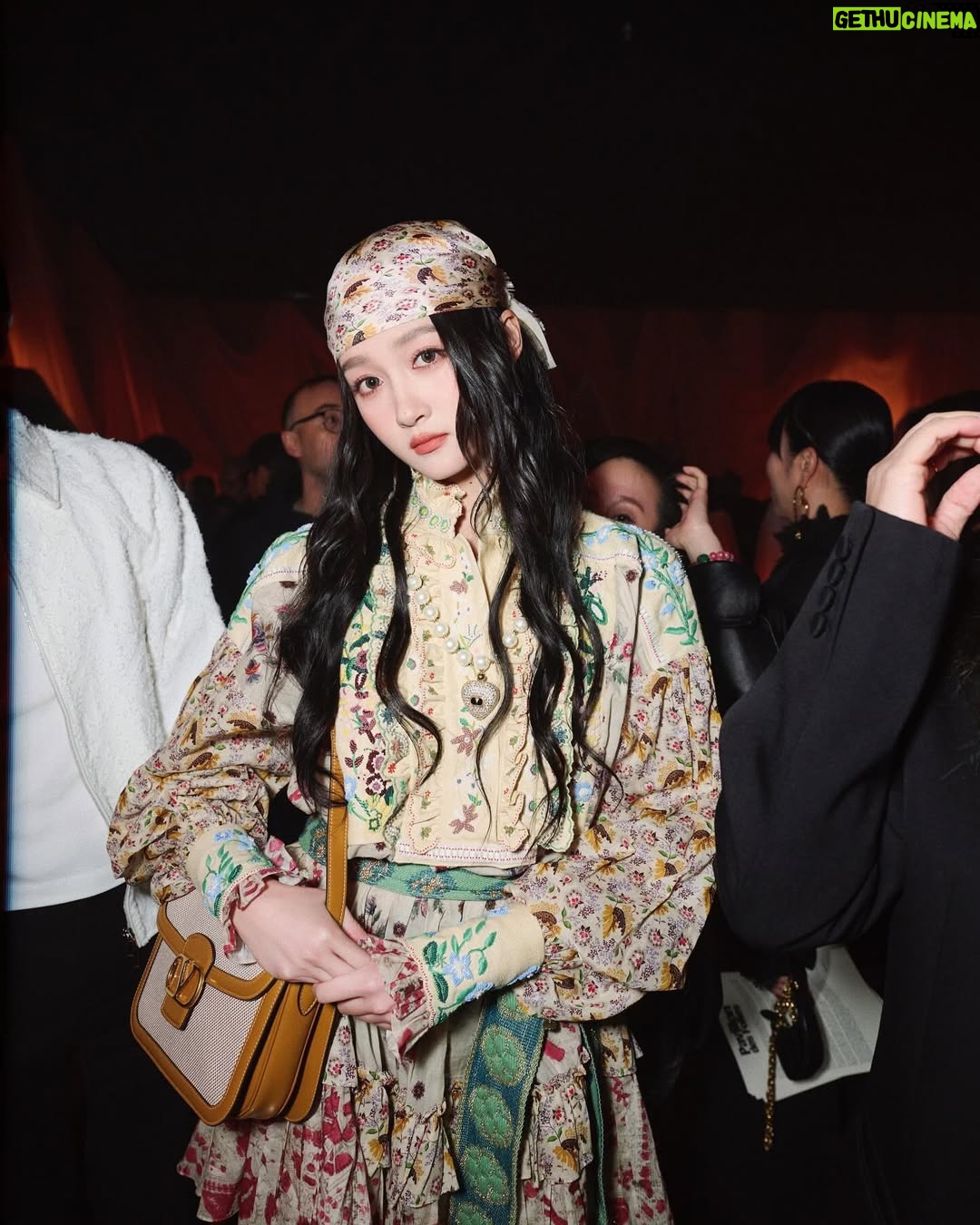 Guan Xiaotong - 17.8K Likes - #PavillonDesFolies 
🥳🥳🥳 @maisonvalentino ～@alessandro_michele～
💛🧡🩷🩵💙🤍🩶💚❤️💜✌🏻