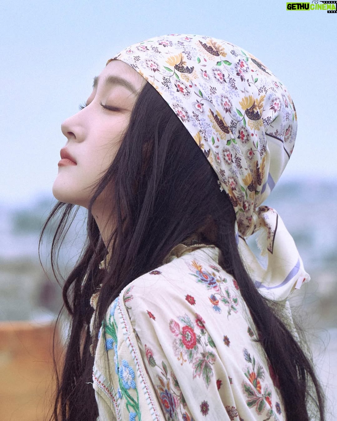 Guan Xiaotong - 17.8K Likes - #PavillonDesFolies 
🥳🥳🥳 @maisonvalentino ～@alessandro_michele～
💛🧡🩷🩵💙🤍🩶💚❤️💜✌🏻