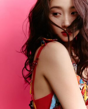 Guan Xiaotong Instagram - 👀
