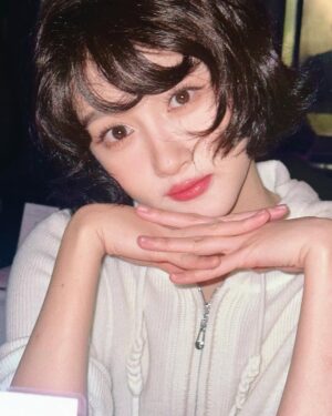 Guan Xiaotong Instagram - 短发的快乐