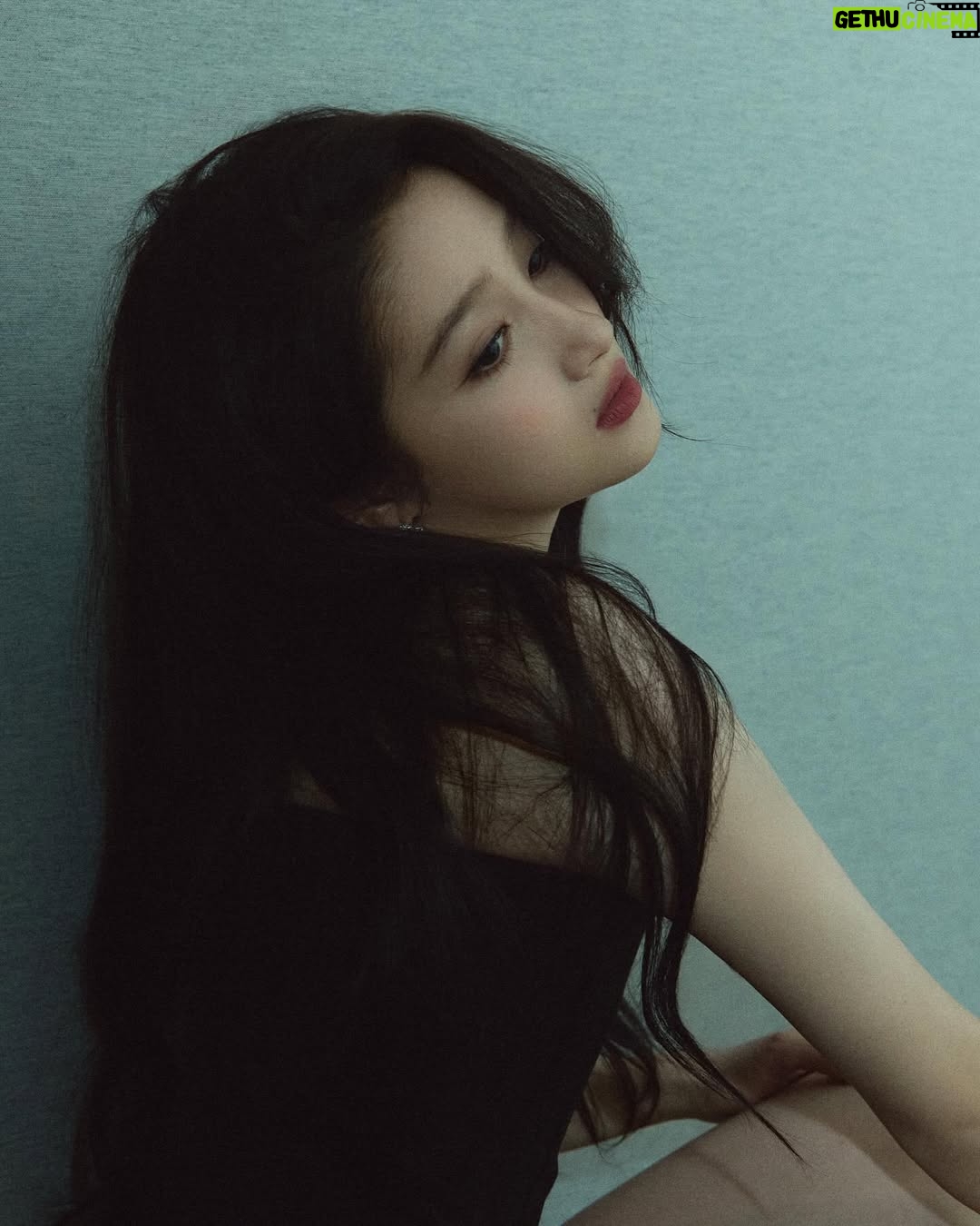 Guan Xiaotong - 41.3K Likes - hello2025🎉🎆bloom this year🦋
