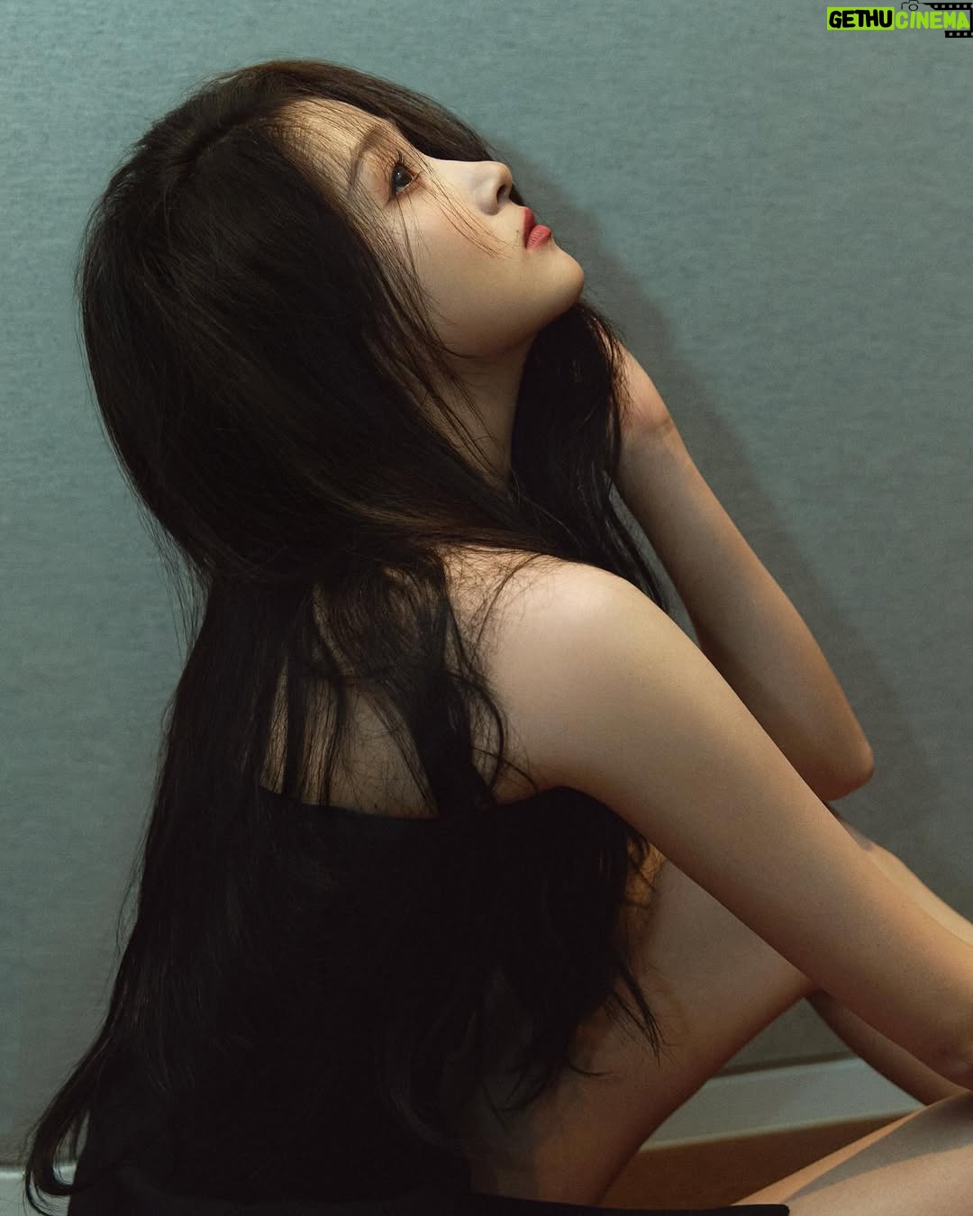 Guan Xiaotong - 41.3K Likes - hello2025🎉🎆bloom this year🦋