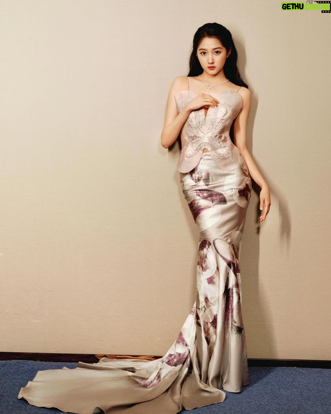 Guan Xiaotong - 21.3K Likes - @ardazaei 🦋🦋