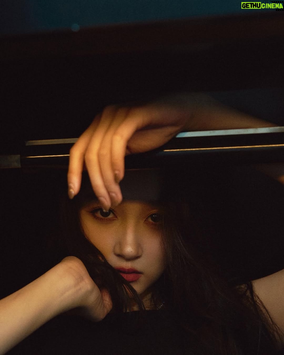 Guan Xiaotong - 41.3K Likes - hello2025🎉🎆bloom this year🦋