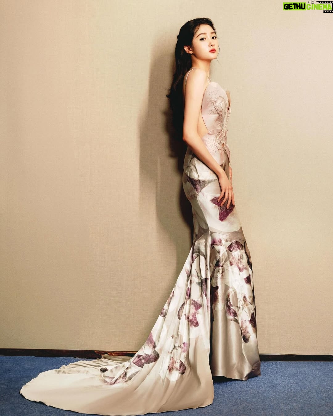 Guan Xiaotong - 21.3K Likes - @ardazaei 🦋🦋