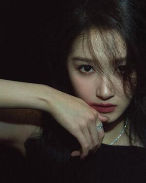 Guan Xiaotong Instagram - hello2025🎉🎆bloom this year🦋