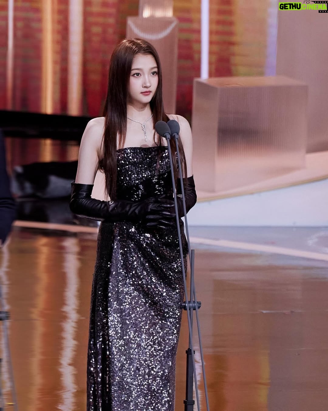 Guan Xiaotong - 21.2K Likes - #32thChinaTVGoldenEagleAward @ElieSaab 💛🖤♥️