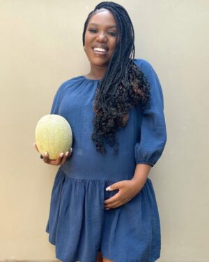 Gugu Gumede Instagram - Here, this mama was nearly at the end of 35 weeks and baby was the size of a melon 😆 To all the preggy mamas, how far along are you? Let me know in fruit sizes 😂
Check out the link in my bio to learn more 💕
#Huggies #wegotyoubaby_ @huggies_sa #Momformation #PregnancyAwarenessWeek
