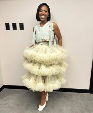 Gugu Gumede Instagram - Mama, I’m on Netflix 🥹🙏🏾😆
“Umjolo - The Gone Girl” drops this Friday on @netflixsa. Thank you @stainedglasstv; it’s always an honor to collaborate with you.
👗: @indonifashionhouse