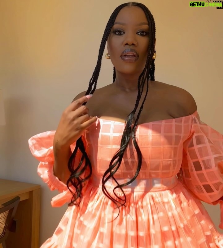 Gugu Gumede - 69.7K Likes - inja yokuthula isebenze, into eyenza unina azishaye isfuba emazulwini 👑

dress by @indonifashionhouse