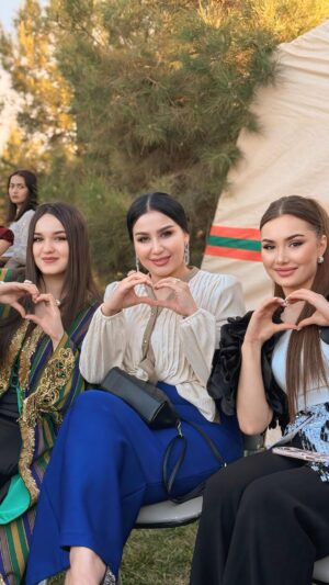 Gulinur Instagram - Xorazm go’zallari Surxondaryoda🌸🥰
Surxondaryoda Navroz saylidan Estalik🫂