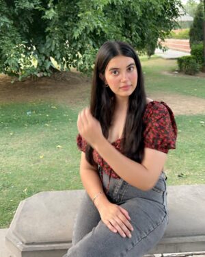 Gurnoor Kaur Instagram - Tenu kite pyaar te nai ? 🥀 #thatgirl #amrindergill
