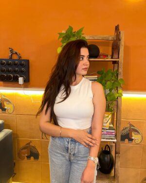 Gurnoor Kaur Instagram - Saheliya nu kehndi a bro 💅