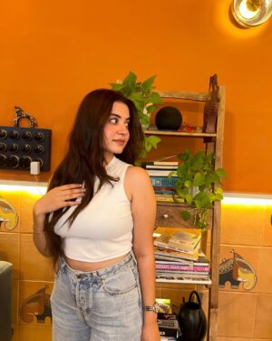 Gurnoor Kaur Instagram - Saheliya nu kehndi a bro 💅