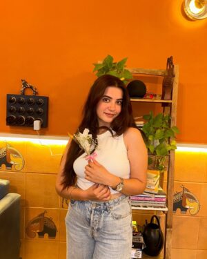 Gurnoor Kaur Instagram - Saheliya nu kehndi a bro 💅