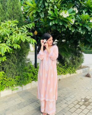 Gurnoor Kaur Instagram - Mere dil vich vasdeya sajna…💗